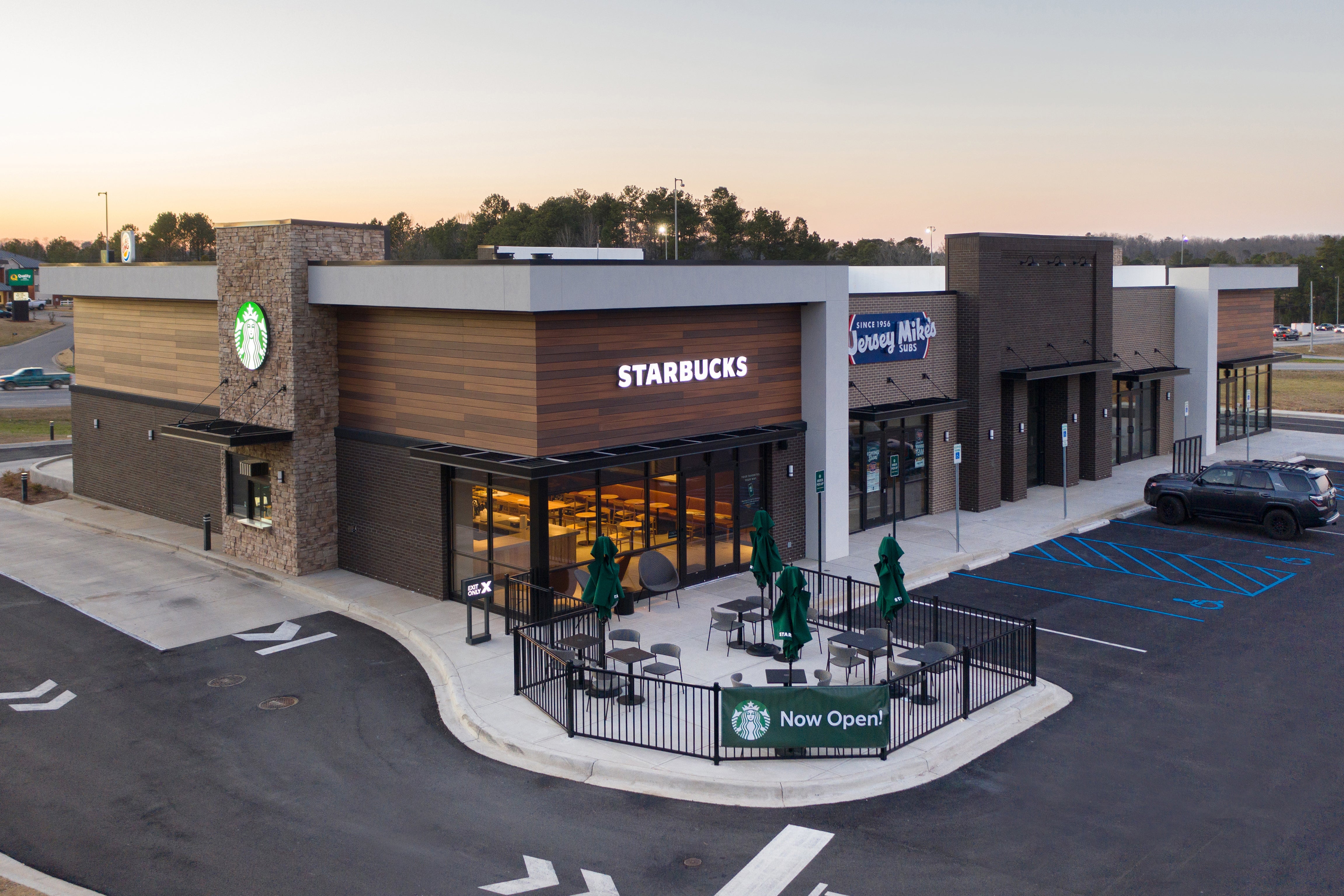 Composite Cladding Case Study: Fiberon Wildwood Cladding Adds Modern D ...